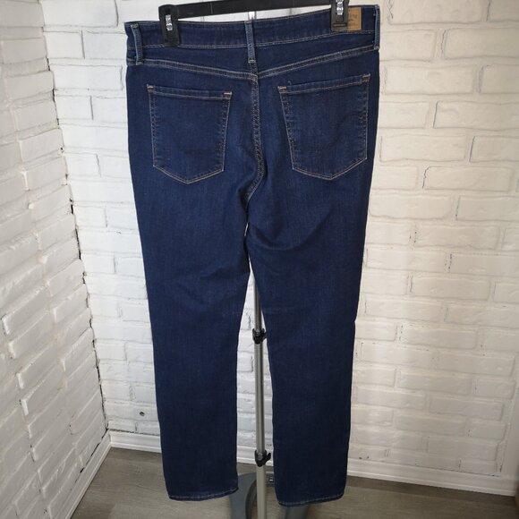 Signature Levi's Ladies Size 12M Medium Wash Mid Rise Straight Leg Jeans - Picture 2 of 14